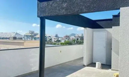 Casa 3 Dormitórios à Venda em Ingleses Centro - R$1.350.000