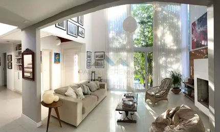 Casa à venda em Sambaqui, Florianópolis: 160m², 4 suítes, 4 banheiros. Conforto e exclusividade por R$3.000.000.