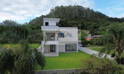 Casa à Venda em Canto do Lamim, Florianópolis - 3 Suítes