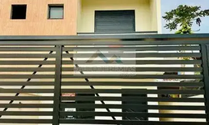 Casa Sobrado em São João do Rio Vermelho - 3 Dorms por R$459k