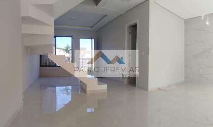 Casa duplex à venda nos Ingleses, Florianópolis: 4 dormitórios, 1 suíte, 2 banheiros. Oportunidade por R$720 mil!