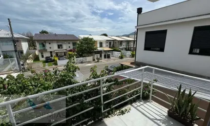 Casa à venda em São João do Rio Vermelho, Florianópolis: 2 dorms, 1 suíte, 2 banheiros por R$780.000.