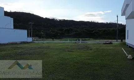 Terreno à Venda em Canasvieiras, Florianópolis por R$530.000
