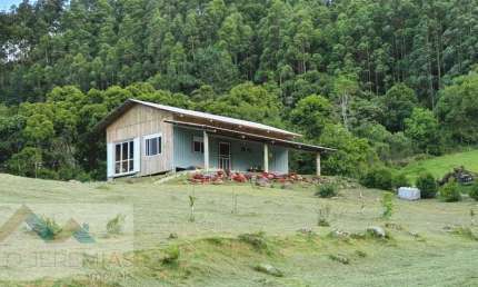 Sítio à venda em Anitápolis: 70m², 2 dormitórios, 1 banheiro. Tranquilidade e natureza por R$1.000.000.