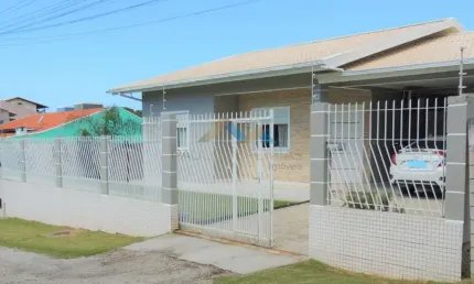 Venda de casa em Ingleses, Florianópolis: 179m², 3 dormitórios, 1 suíte, 2 banheiros. Oportunidade por R$ 1.390.000!