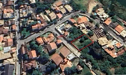 Terreno medindo 248,83 m² no bairro de Manguinhos próximo ao comércio