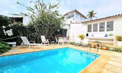 CASA DE CONDOMÍNIO COM 4 QUARTOS, A POUCOS METROS DA PRAIA DOS OSSOS