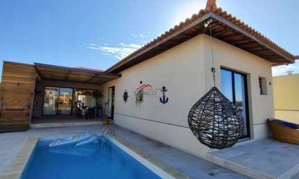 Casa com 04 suítes e piscina na beira do canal Marina Búzios