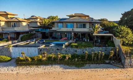 Linda Casa Condomínio Fechado Manguinhos Pé na Areia