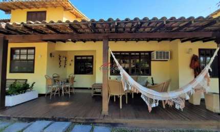 GERIBÁ - CASA LINEAR EM CONDOMÍNIO A POUCOS METROS DA PRAIA