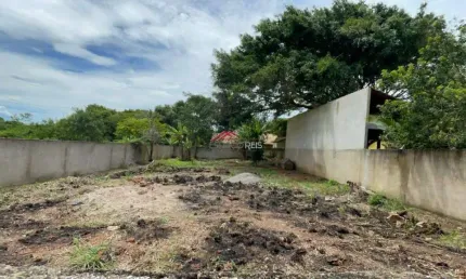 Terreno murado no alto da rasa, pronto para construir!