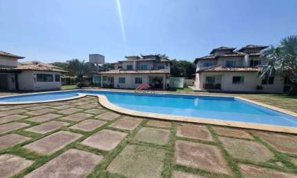 Cada com 04 quartos a 100 metros da praia de Manguinhos!