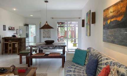Casa linear dentro de condomínio com 3 quartos em Manguinhos.