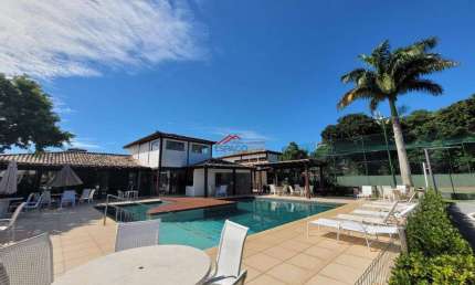 Casa reformada em condomínio a 100 metros da praia de Manguinhos!