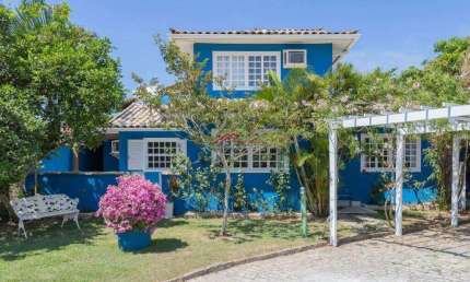 Linda casa com 5 suítes para aluguel em Manguinhos!