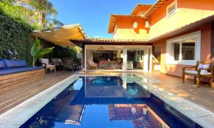 Casa com 4 suítes em Condomínio na Ferradura - Buzios