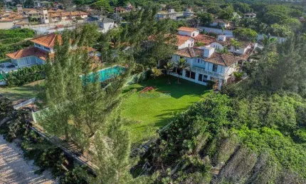 Casa à venda pé na areia com 4 quartos independente na Marina em Buzios