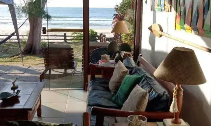 Casa de locação por temporada com 4 suítes em condomínio pé na areia em Geriba Buzios