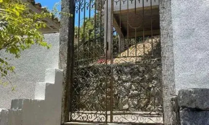 FERRADURA PRIMEIRA LOCAÇÃO - CONDOMÍNIO COM POUCAS UNIDADES A POUCOS METROS DA PRAIA