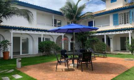 Flat com 1 suíte, vista para o jardim em condomínio frente-mar.