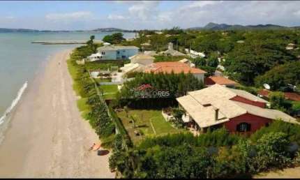 Casa à venda pé na areia com 03 quartos na praia da Marina em Búzios
