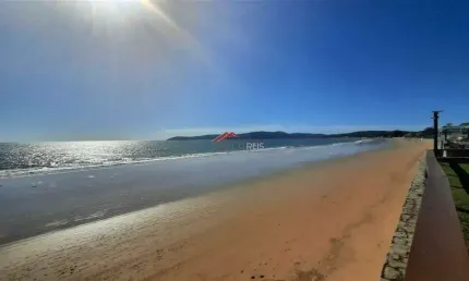 Casa em condomínio pé na areia com 03 suítes em Manguinhos Búzios