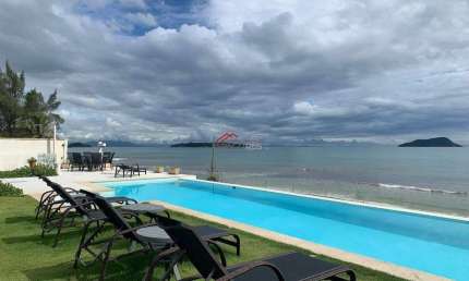 Flat com 1 suíte, vista mar e área gourmet em condomínio.