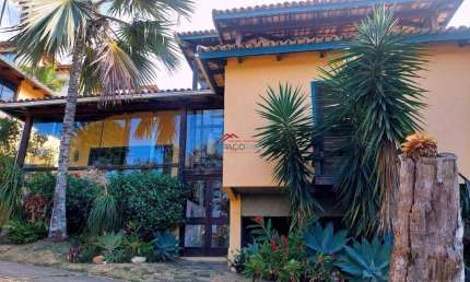 CASA EM CONDOMÍNIO COM 3 DORMITÓRIOS E DEPENDENCIA A POUCOS METROS DA ORLA BARDOT