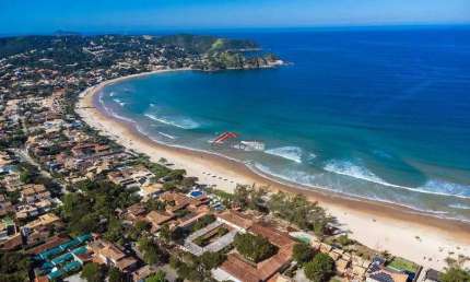 Casa a venda com 03 quartos, em condomínio, a 30m da areia de Geribá.