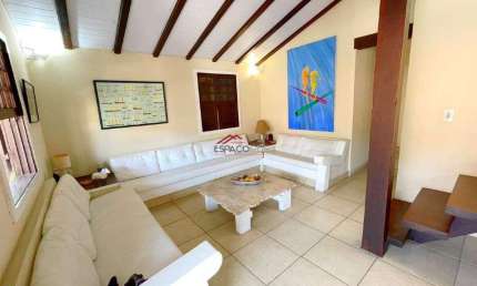 Oportunidade única: Casa com Localização Privilegiada a Passos da Rua das Pedras!