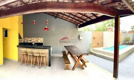 Casa com 1 suíte, 2 quartos, area gourmet e piscina