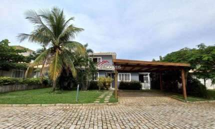 Casa com 4 quartos de locação anual dentro de condomínio em Manguinhos Buzios