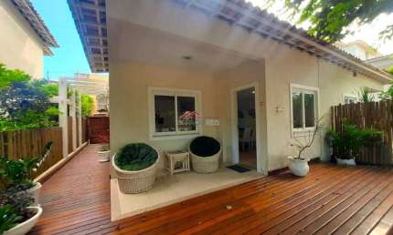 Aluguel de casa de Condomínio à 100m da praia de Geribá, com 03 quartos, sendo 02 suítes e área gourmet privativa