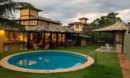 Vende casa em condomínio 04 suítes e area privativa com piscina e churrasqueira a 50m da praia de Manguinhos