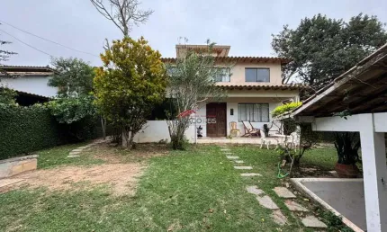 Casa de locação anual com 4 quartos independente no Arpoador da Rasa em Buzios