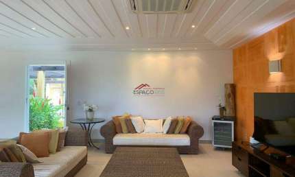 Casa com 4 Suítes, Vista Mar e Área Gourmet Condomínio na Praia da Ferradura