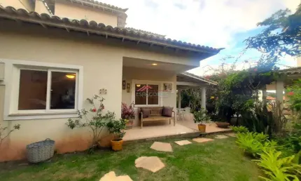 Casa em condomínio com 04 quartos e area privativa, a 150m da praia de Geribá
