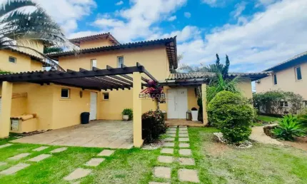 Casa à venda em condomínio ,4 suítes , bairro ferradura !