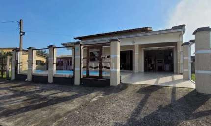 Casa à Venda com piscina em Imbé, apta a financiamento