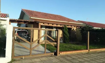 Casa com 3 quartos à venda no Centro, Xangri-Lá , 114 m2 por R$ 702.000