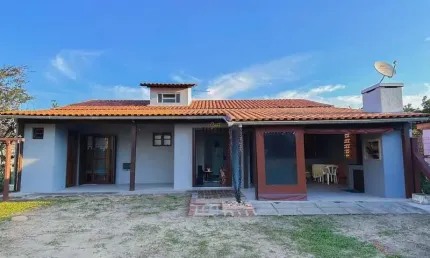 Casa em Mariluz com excelente localização próxima ao mar