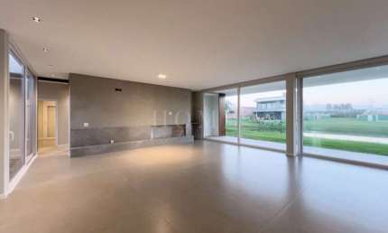 EXCLUSIVA CASA MODERNA À VENDA EM CONDOMÍNIO FECHADO!