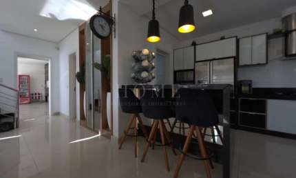CASA IMPECÁVEL À VENDA - PERFEITA PARA SUA FAMÍLIA!