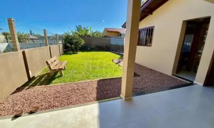 CASA COM 3 DORMITORIOS, SENDO 1 SUITE BEM LOCALIZADA!