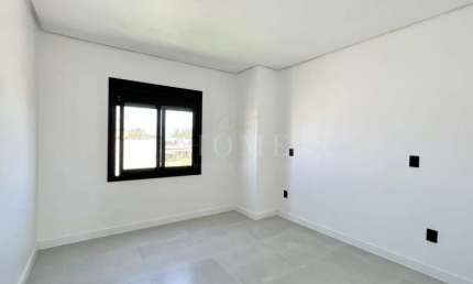 CASA COM 2 DORMITORIOS, SENDO 1 SUITE BEM LOCALIZADO!
