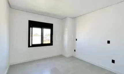 CASA COM 2 DORMITORIOS, SENDO 1 SUITE BEM LOCALIZADO!
