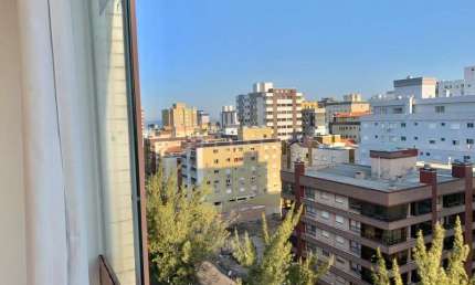 APARTAMENTO COM 2 DORMITORO, SENDO 1 SUITE  BEM LOCALIZADO!