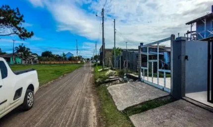 OPORTUNIDADE ÚNICA: CASA 03 DORMITÓRIOS BEM LOCALIZADA