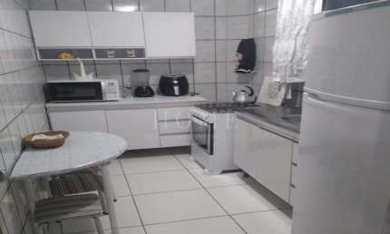 APARTAMENTO COM 2 DORMITORIOS, SENDO 1 SUITE BEM LOCALIZADA!