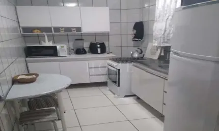APARTAMENTO COM 2 DORMITORIOS, SENDO 1 SUITE BEM LOCALIZADA!